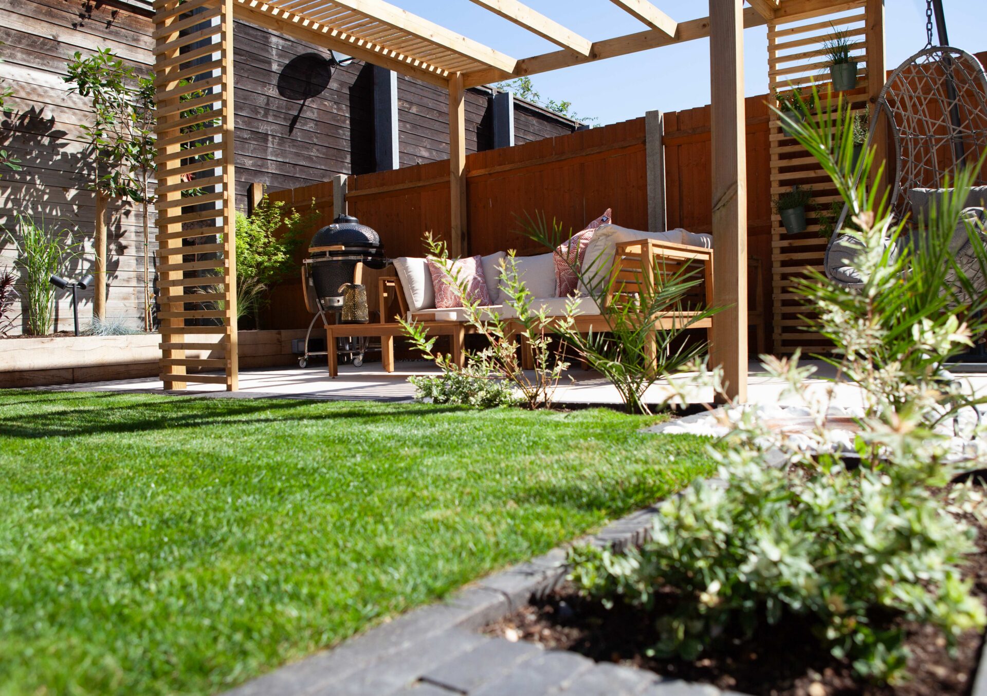 Hertfordshire Drives And Landscapes Hitchin in the finished From Deck to Structured Garden garden in Letchworth Garden City.