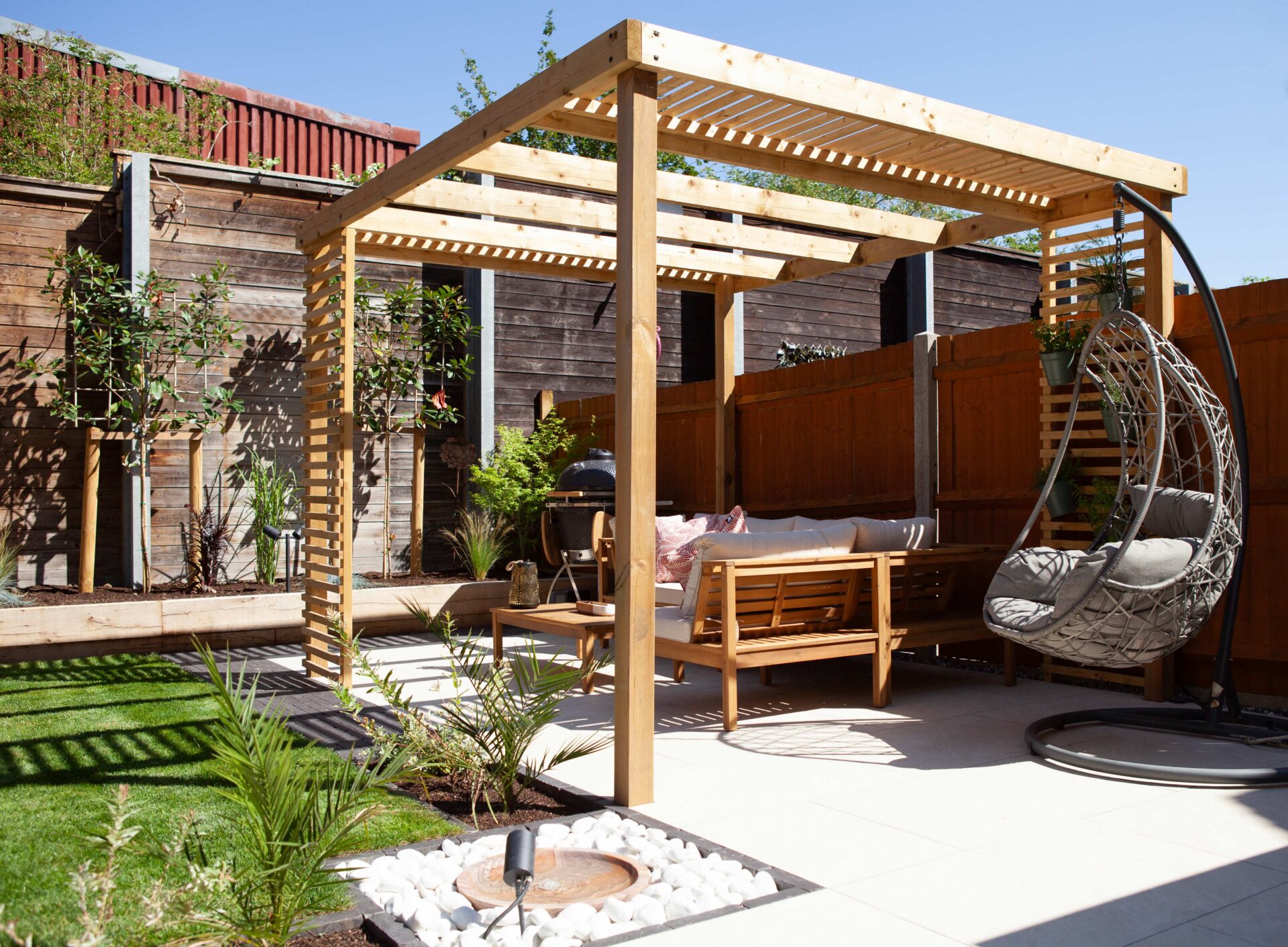 Hertfordshire Drives And Landscapes Hitchin in the finished From Deck to Structured Garden garden in Letchworth Garden City.