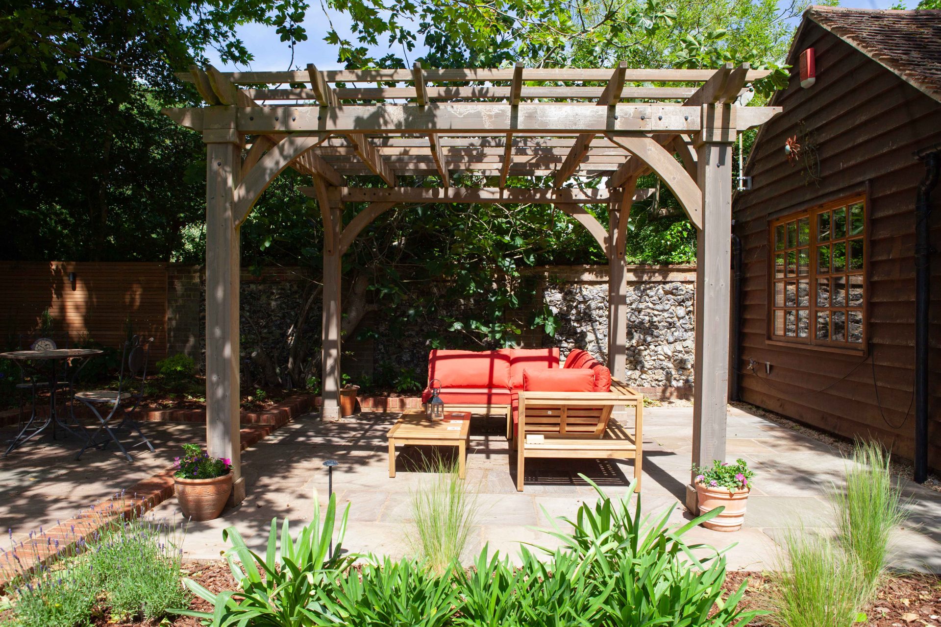Wide view of the finished Ardley garden for the Stone Terrace & Brick Detail project.