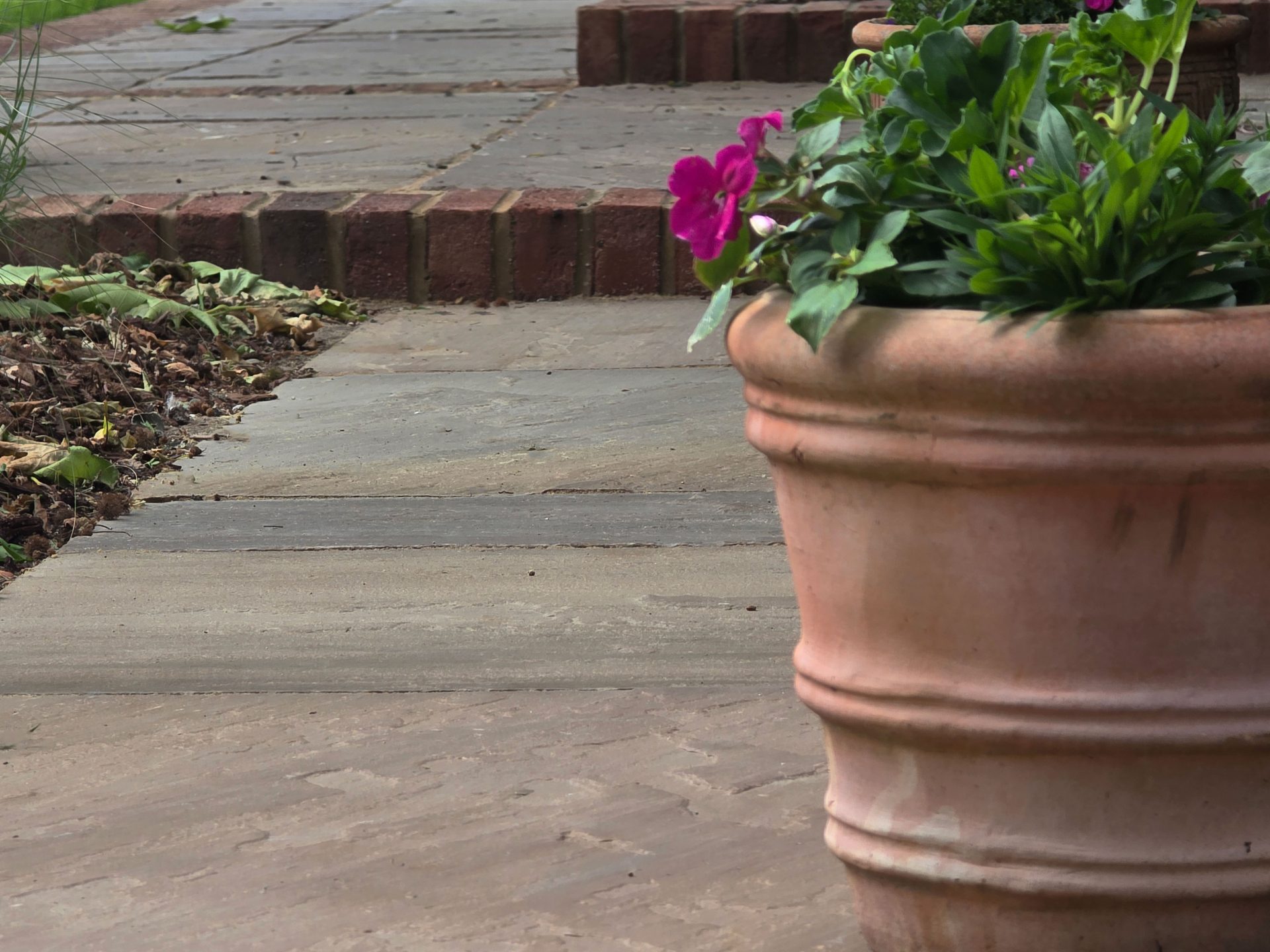 Wide view of the finished Ardley garden for the Stone Terrace & Brick Detail project.