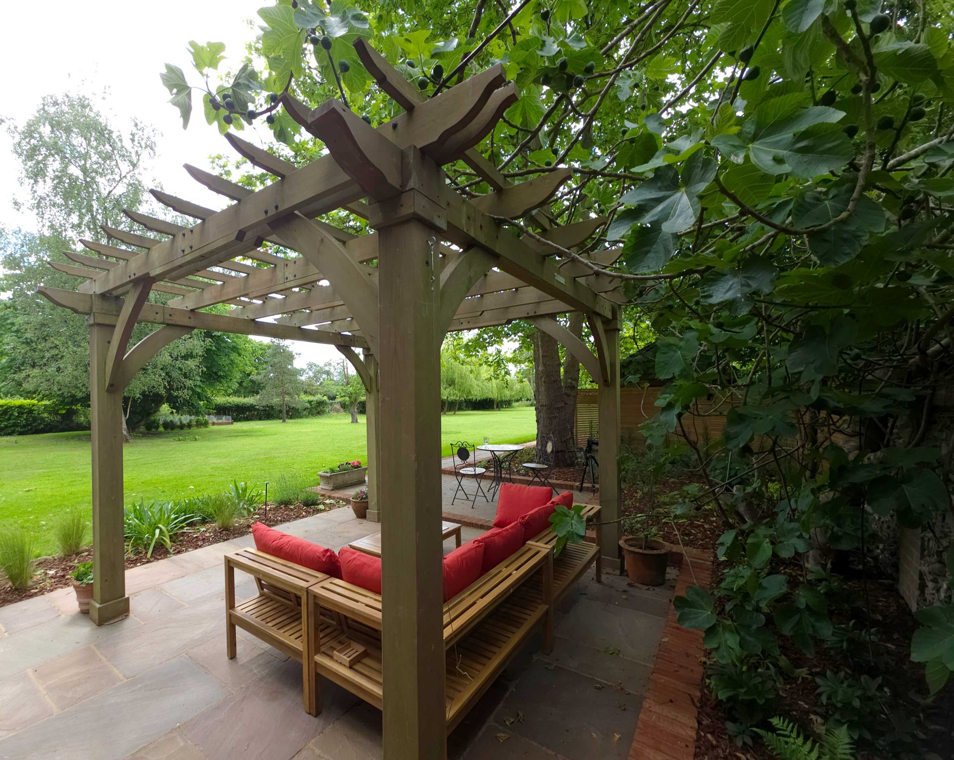 Wide view of the finished Ardley garden for the Stone Terrace & Brick Detail project.