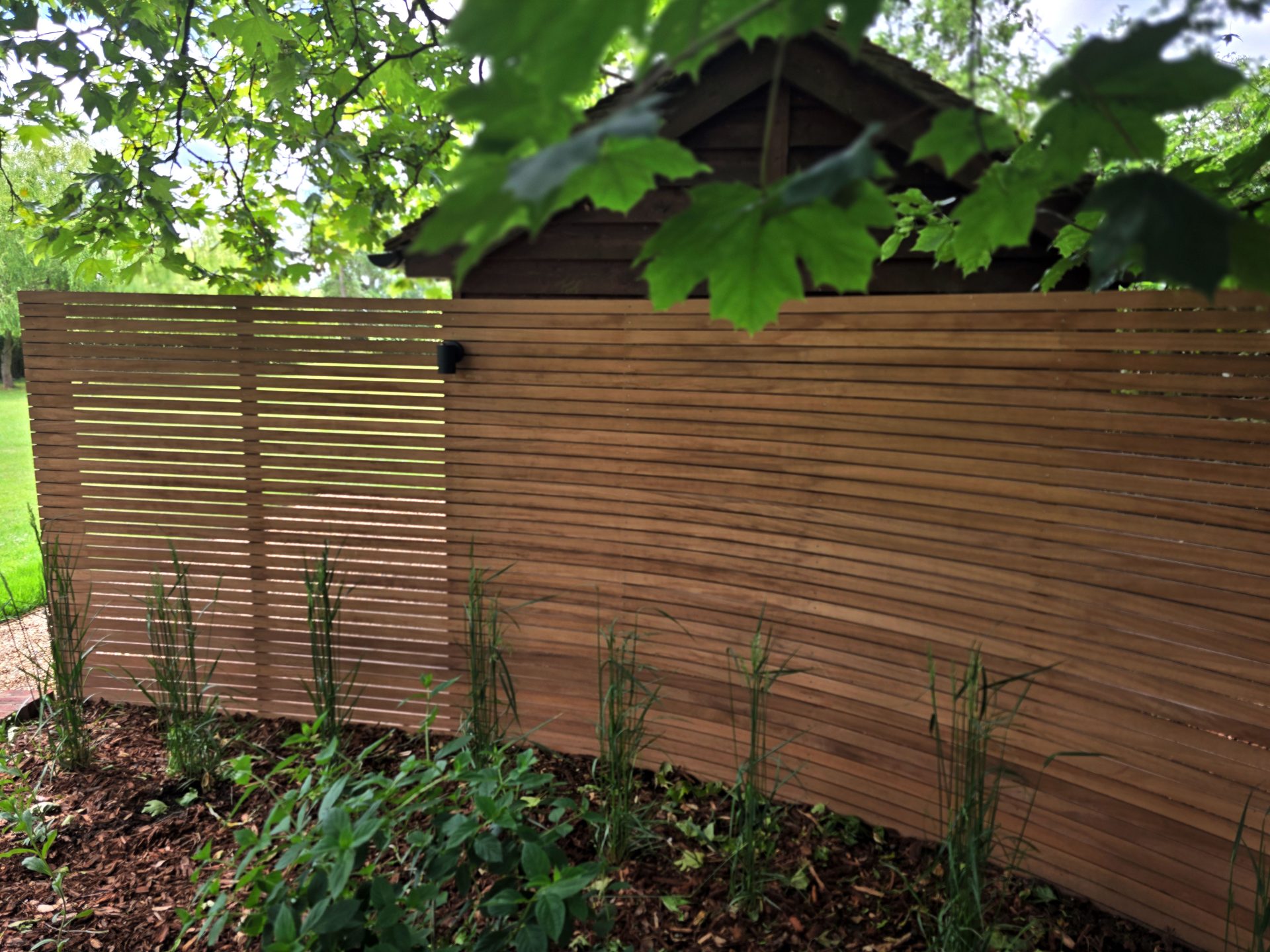 Wide view of the finished Ardley garden for the Stone Terrace & Brick Detail project.