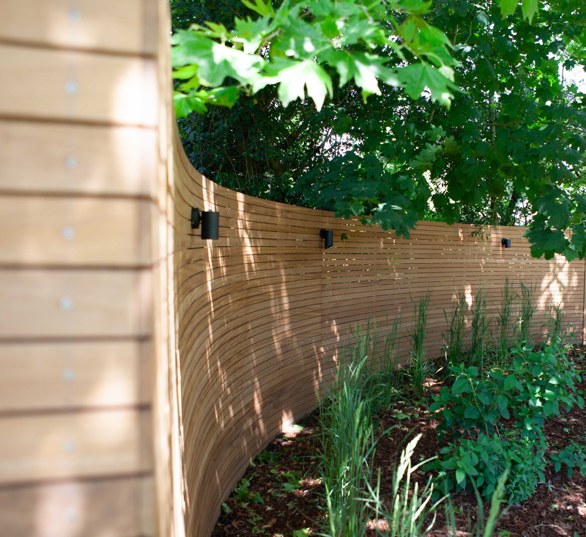 Wide view of the finished Ardley garden for the Stone Terrace & Brick Detail project.