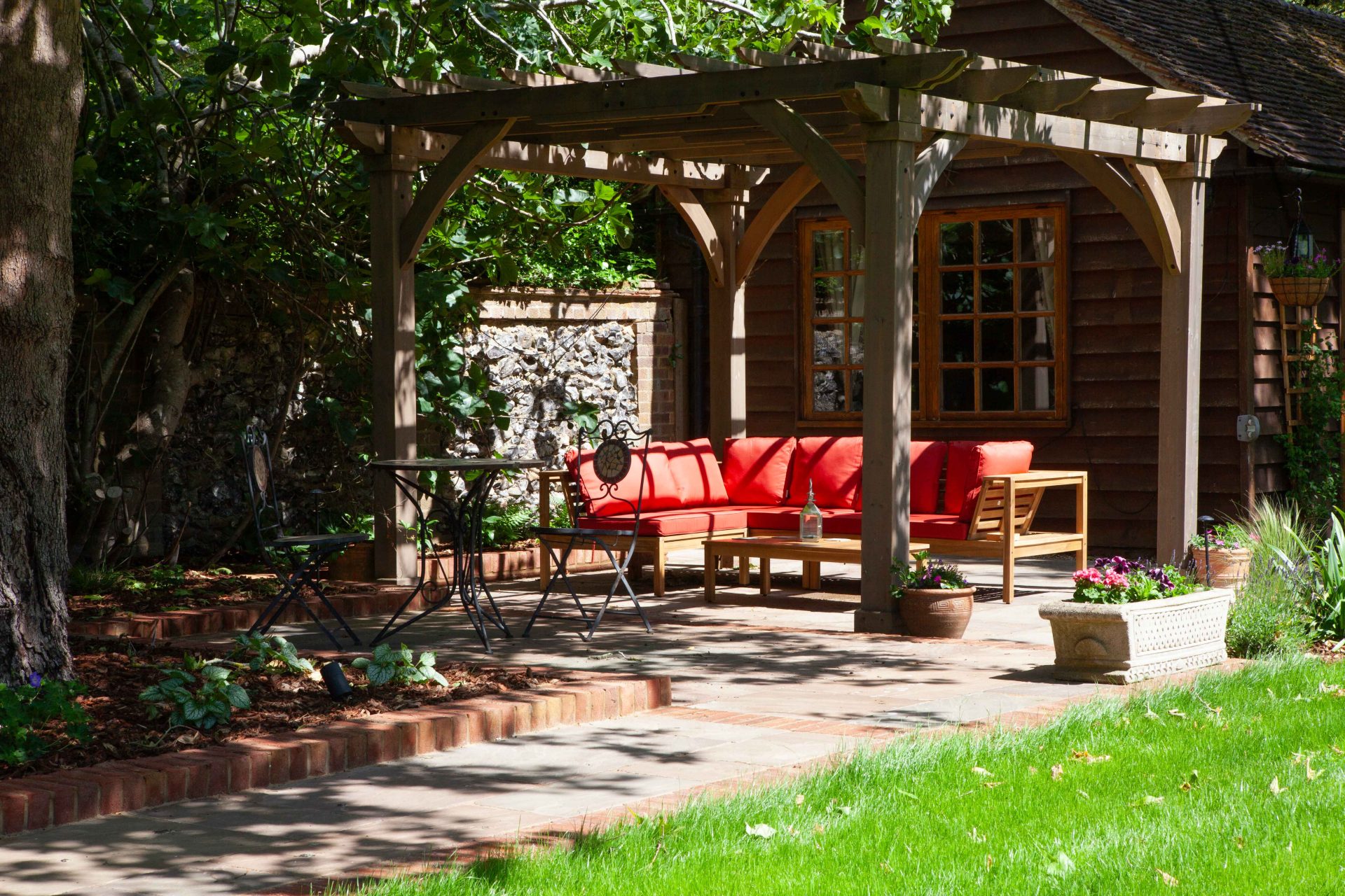 Wide view of the finished Ardley garden for the Stone Terrace & Brick Detail project.