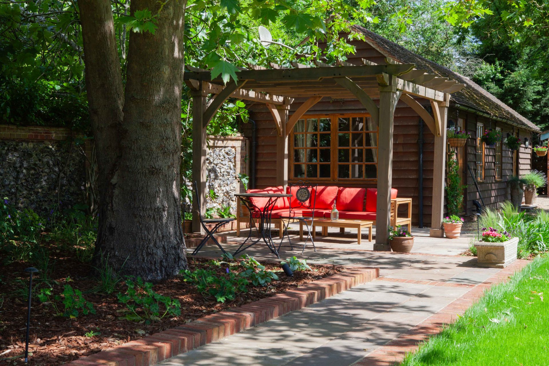 Wide view of the finished Ardley garden for the Stone Terrace & Brick Detail project.