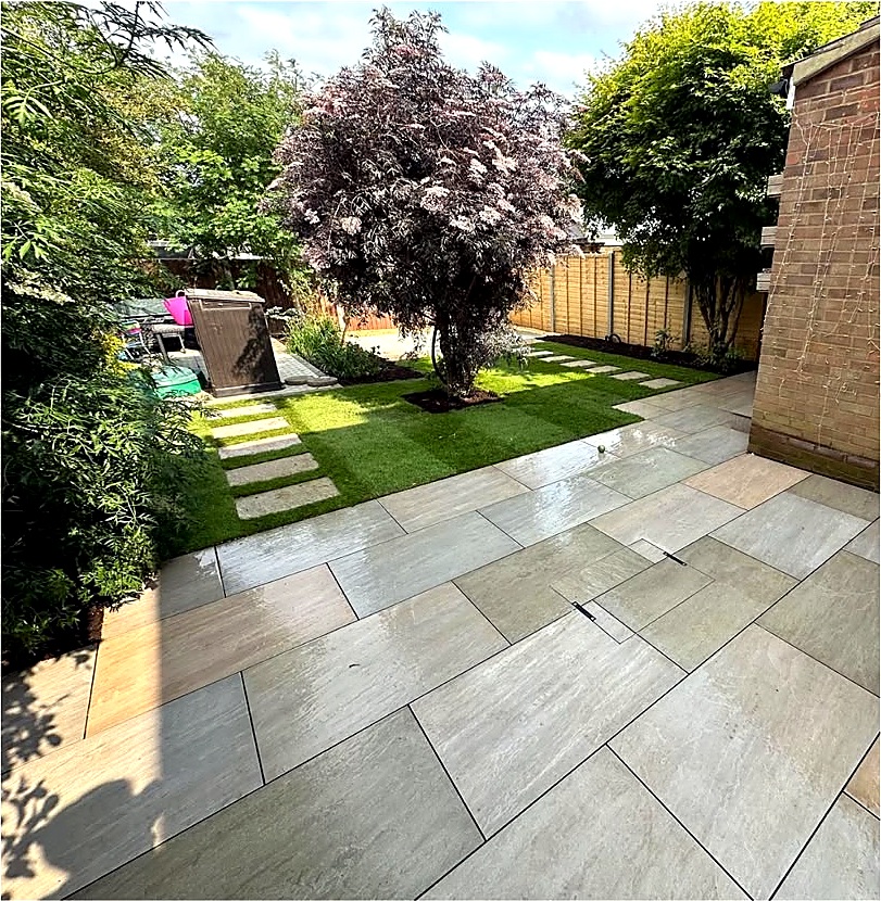 Garden terrace with paving and outdoor seating
