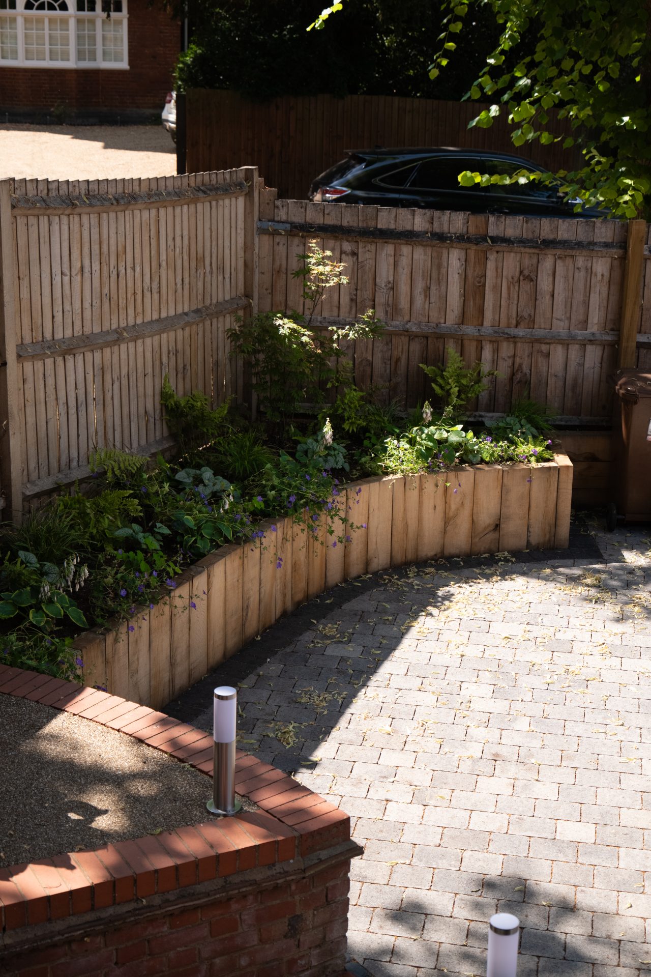 Wide view of the finished Hitchin garden for the Permeable Driveway with Room to Turn project.