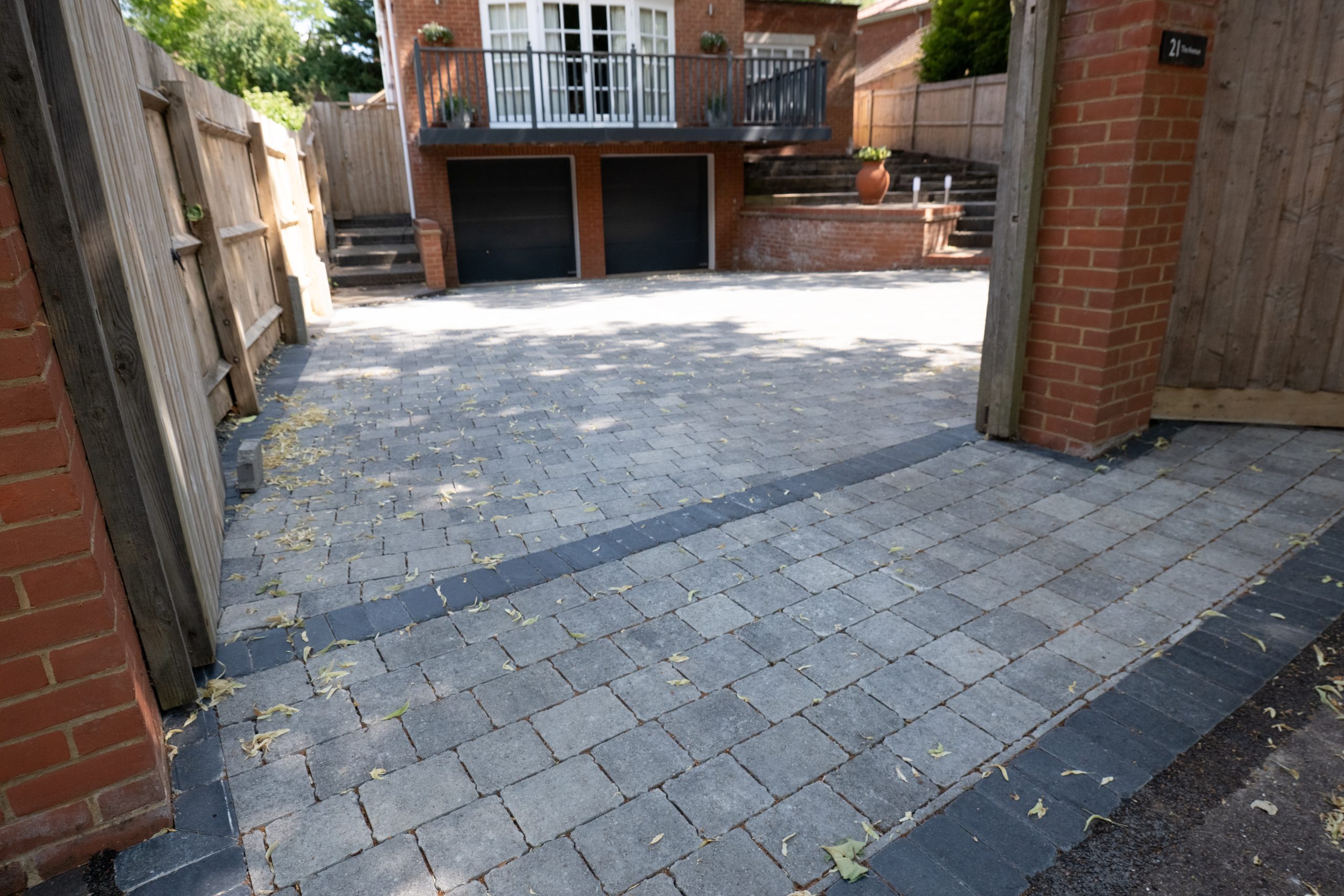 Wide view of the finished Hitchin garden for the Permeable Driveway with Room to Turn project.