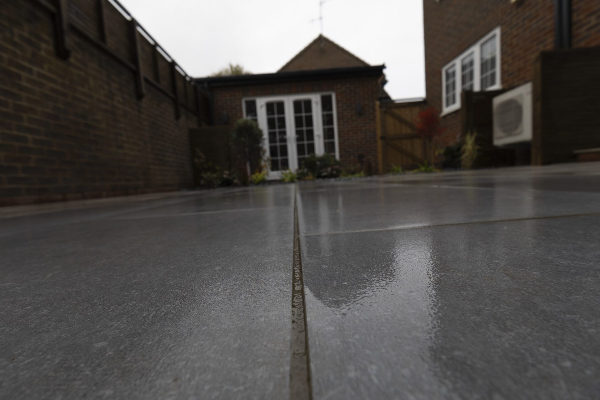 Img in the finished Porcelain Courtyard & Planting garden in Baldock.