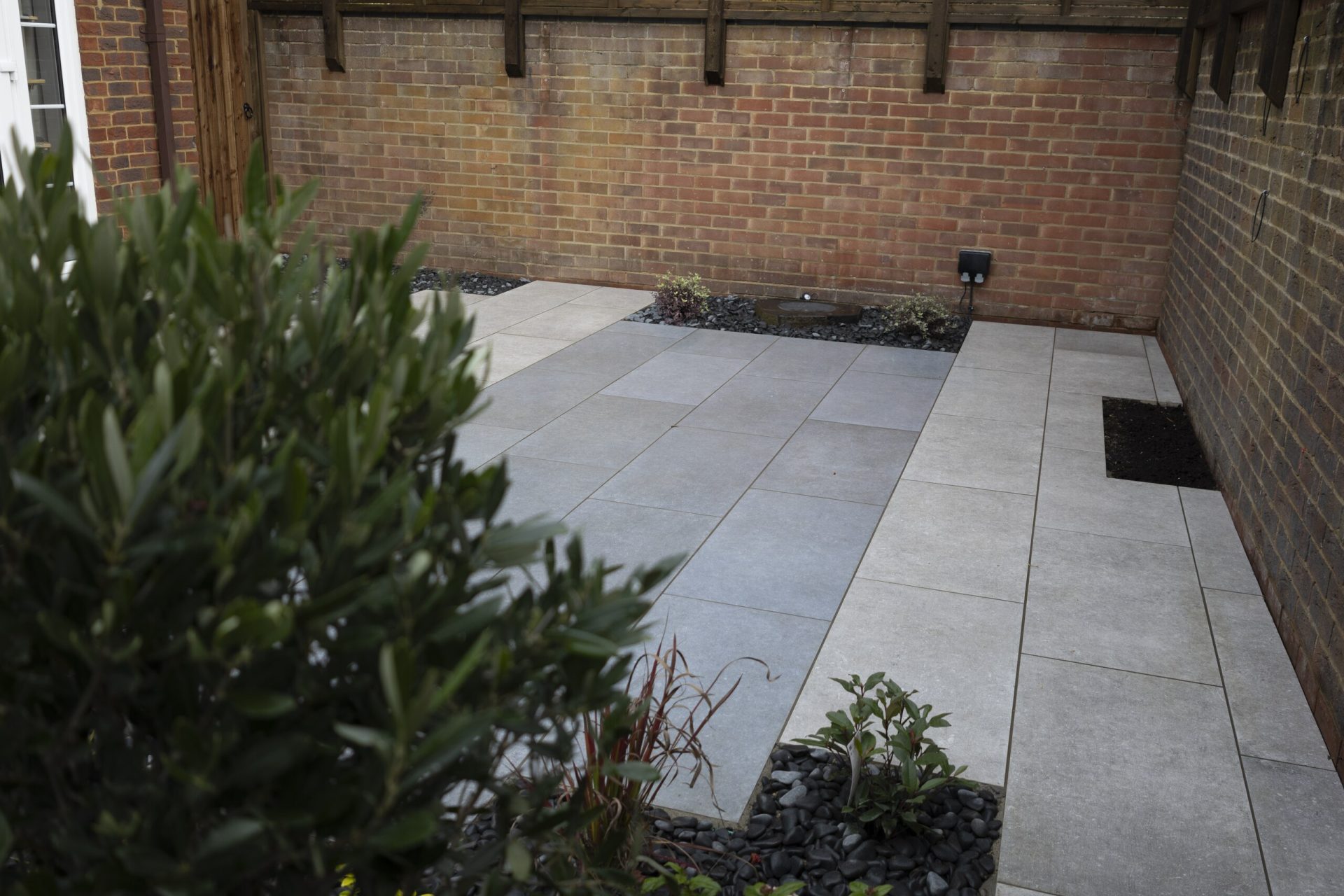 Img in the finished Porcelain Courtyard & Planting garden in Baldock.